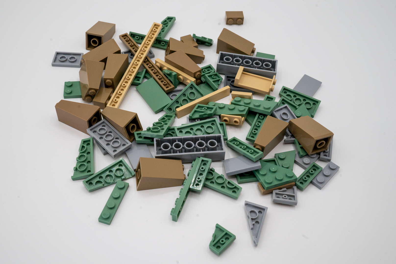 袋4からはついに石垣用のパーツが登場する