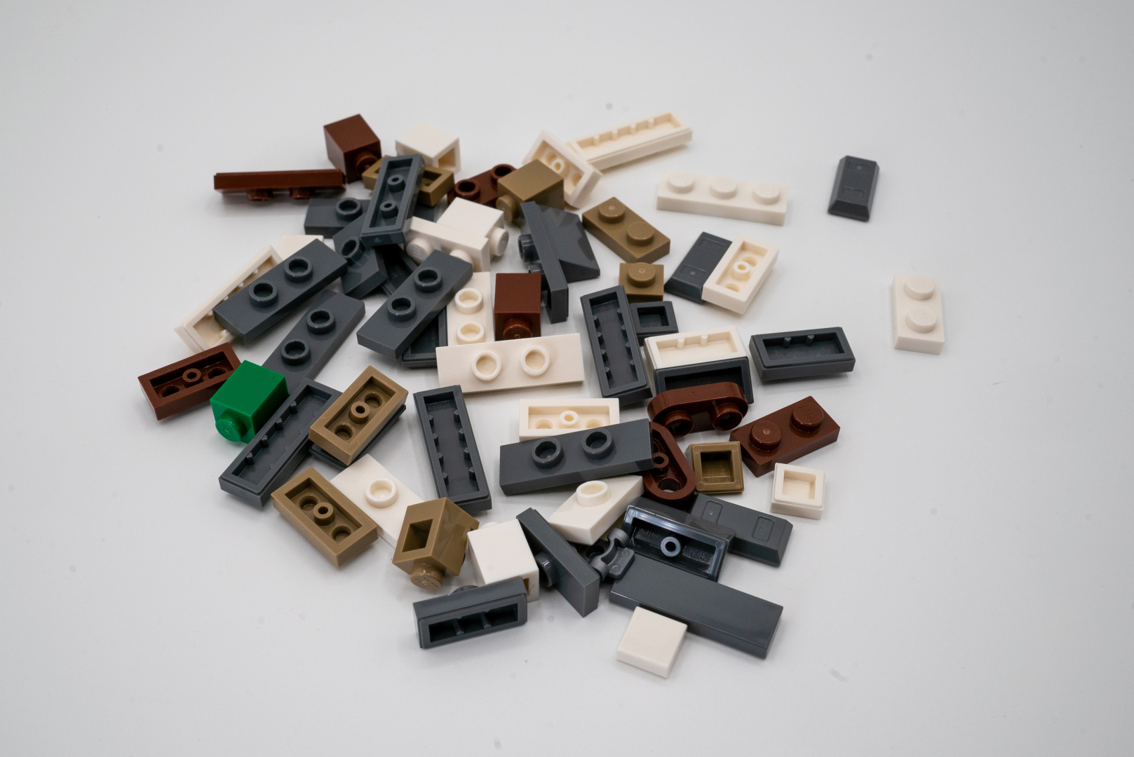 袋8からは普通のプレートと同じくらい中央にスタッドのあるタイプのプレートが増えてくる