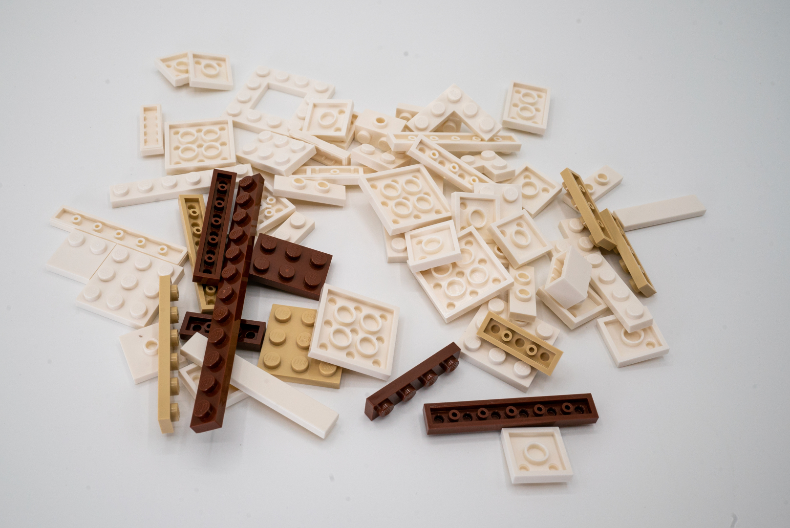 袋9では小天守の部分の元になる白パーツが中心になる