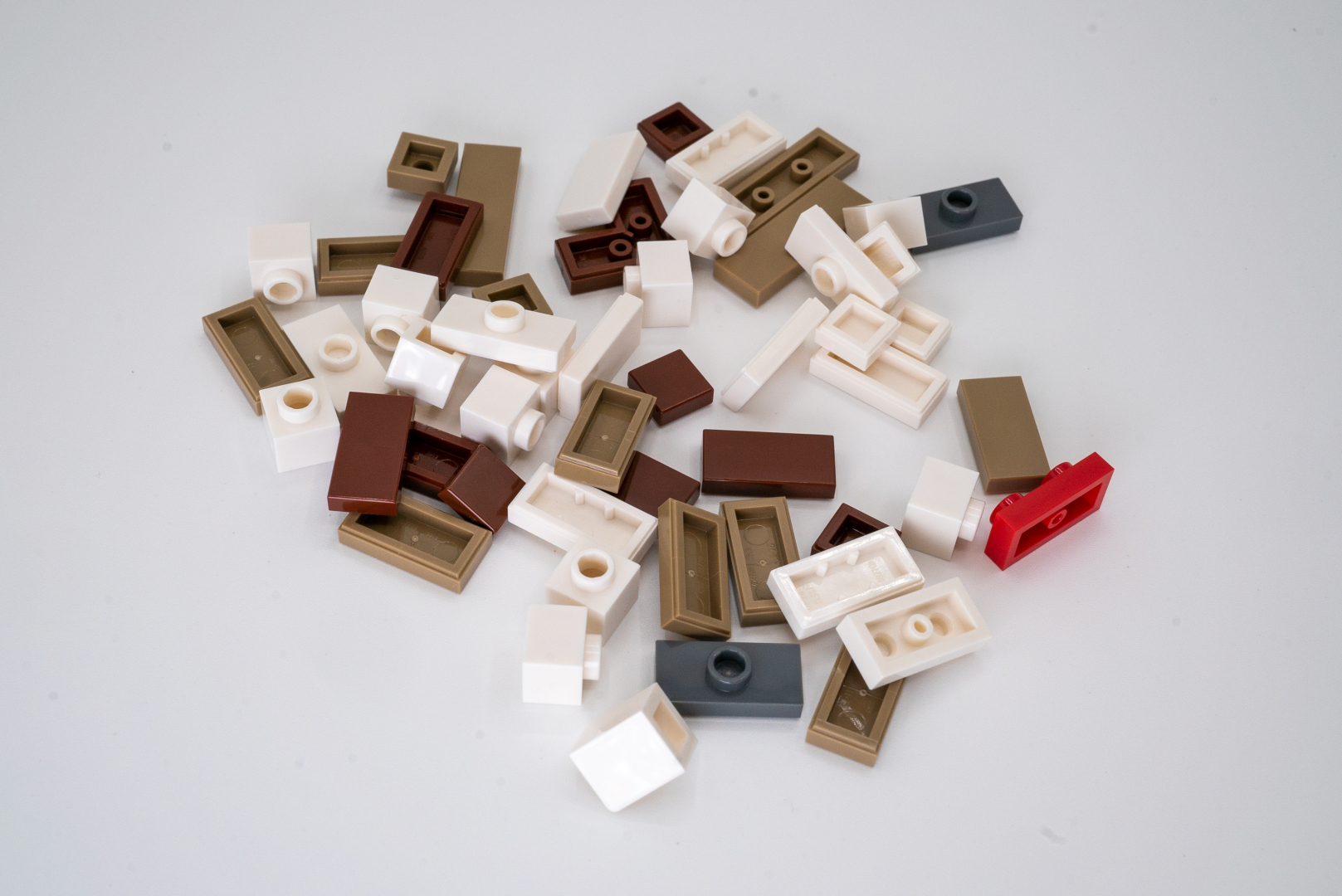 とにかく細かいパーツが多いので、落とさないように注意しよう！（実は一度行方不明になりかけた）