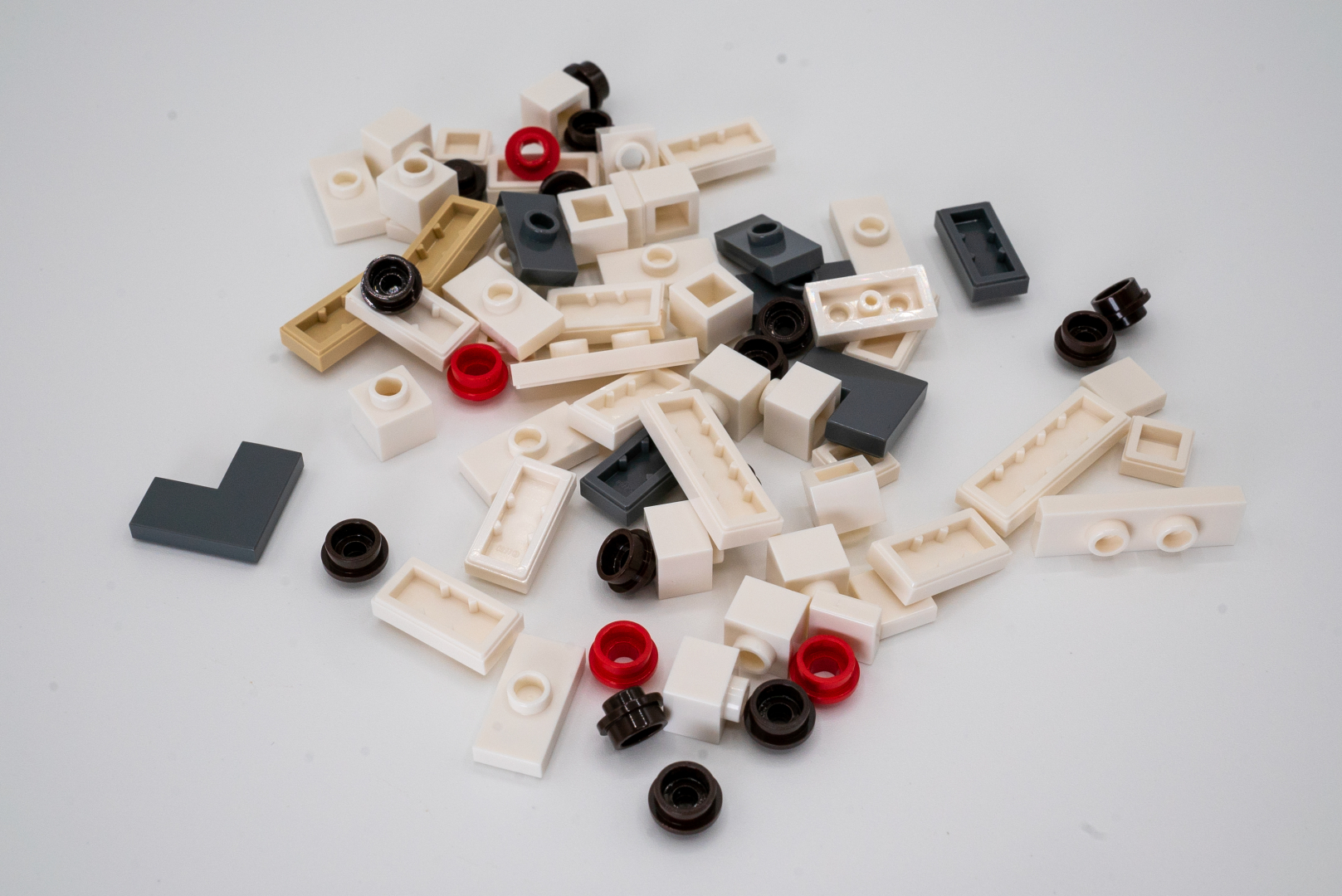 小天守の2階（？）部分のパーツ。白が多くなってくるので、間違えないように注意して組んでいこう