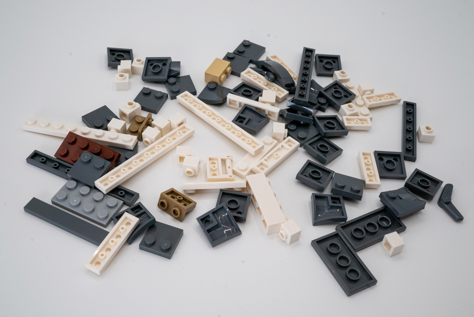 袋13は天守閣を作り込むためのパーツなので基本は白とダークグレー