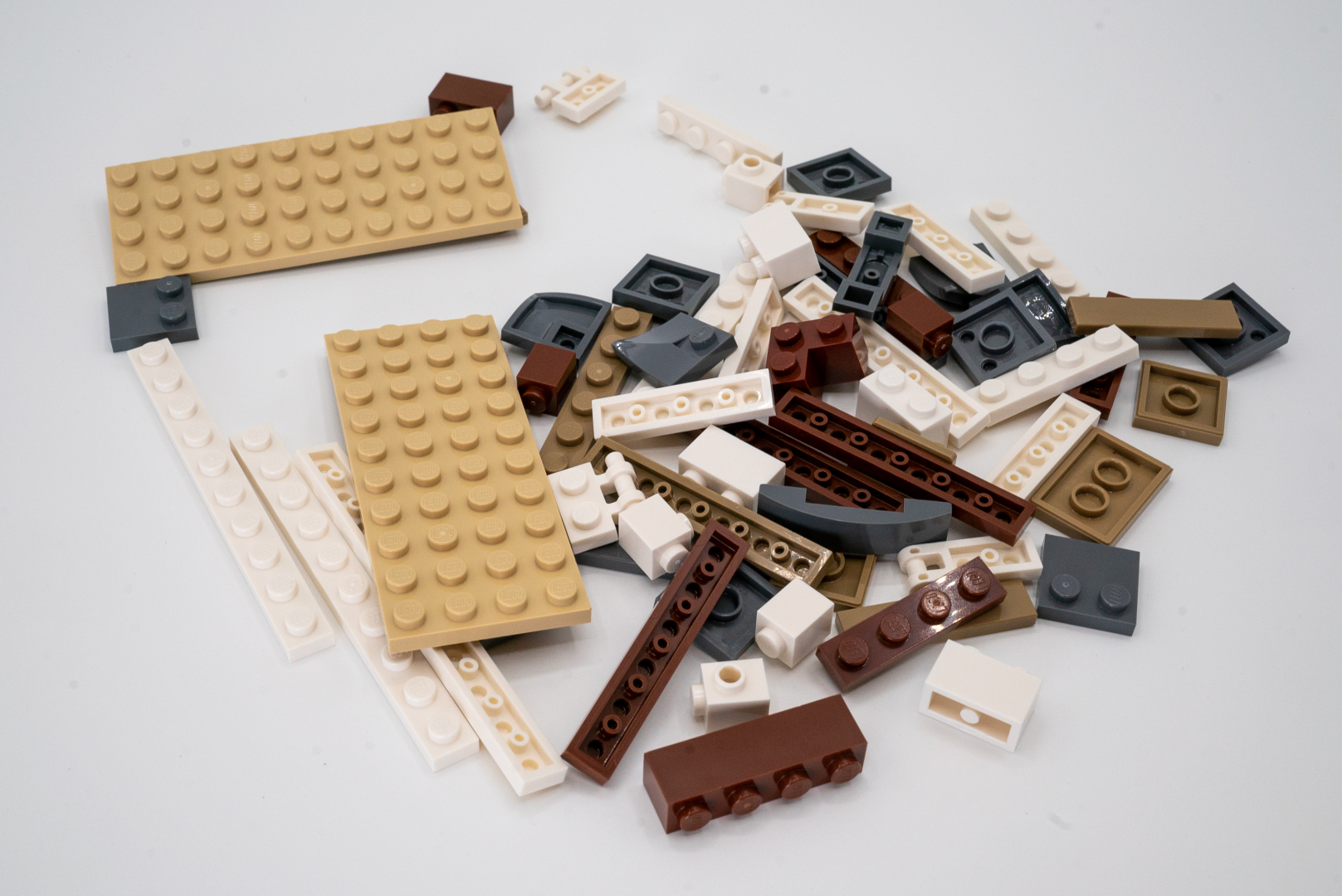 袋14には天守閣の外観だけでなく内部を作り込むためのパーツも多い