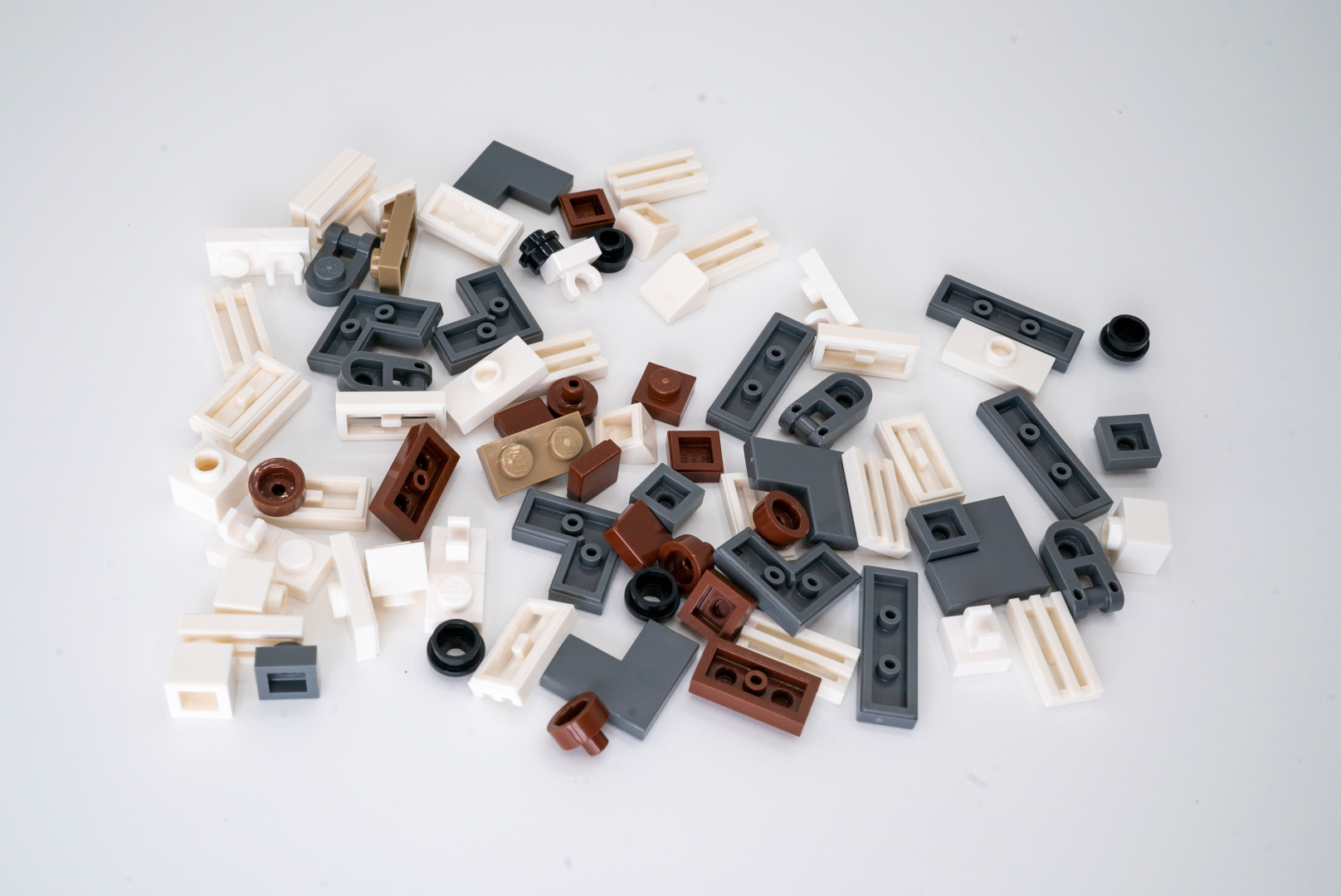 グリルやクリップなど、さまざまなディテール表現のためのパーツが増えてくる