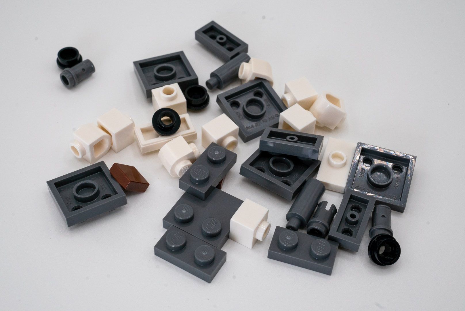 小袋には屋根系パーツも多い