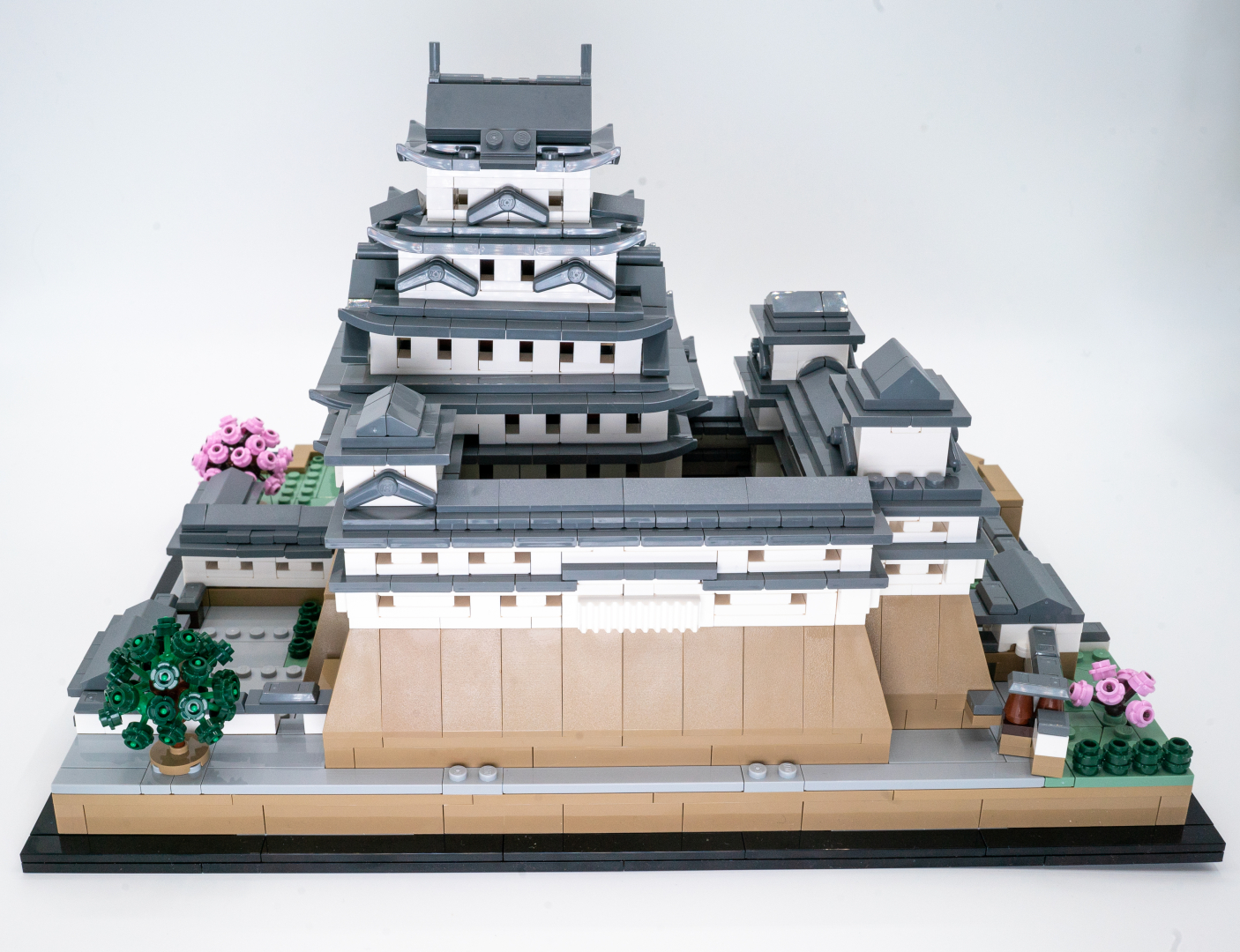 後ろから見ると、姫路城で有名な渡櫓の造型がしっかり再現されていることがわかる