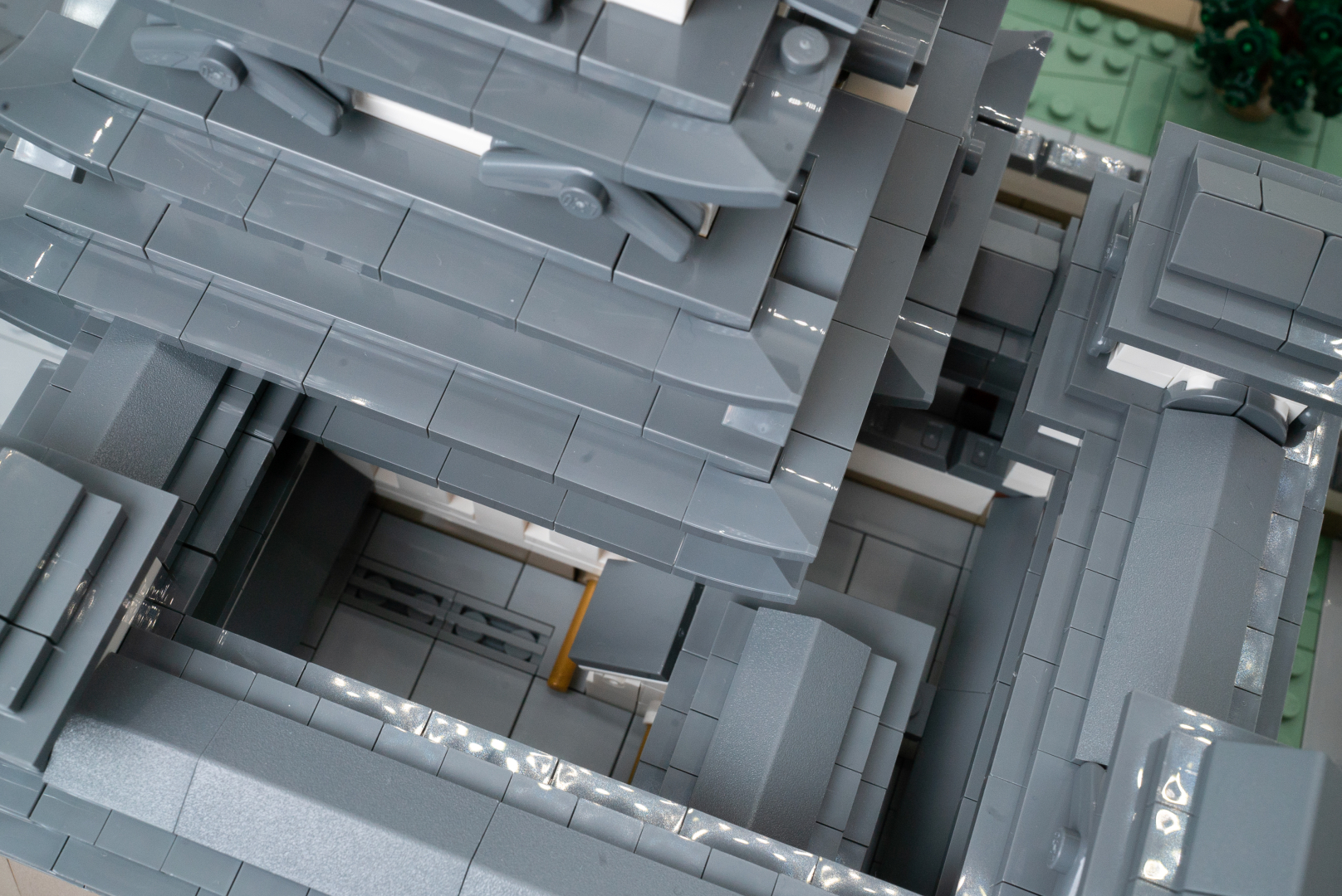 連結式の城の内側を上から見られるなんて、ちょっとドローン気分。実際には見られないので、ちょっと嬉しい