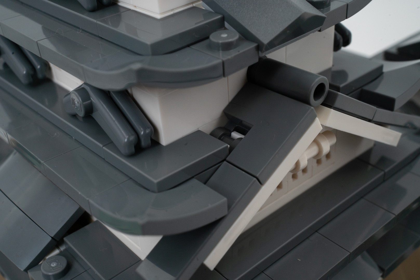 完成品だけ見ていると、どう組んでいるかわからない部分もあるほど複雑な造形。これを自分で作れるのは楽しかった