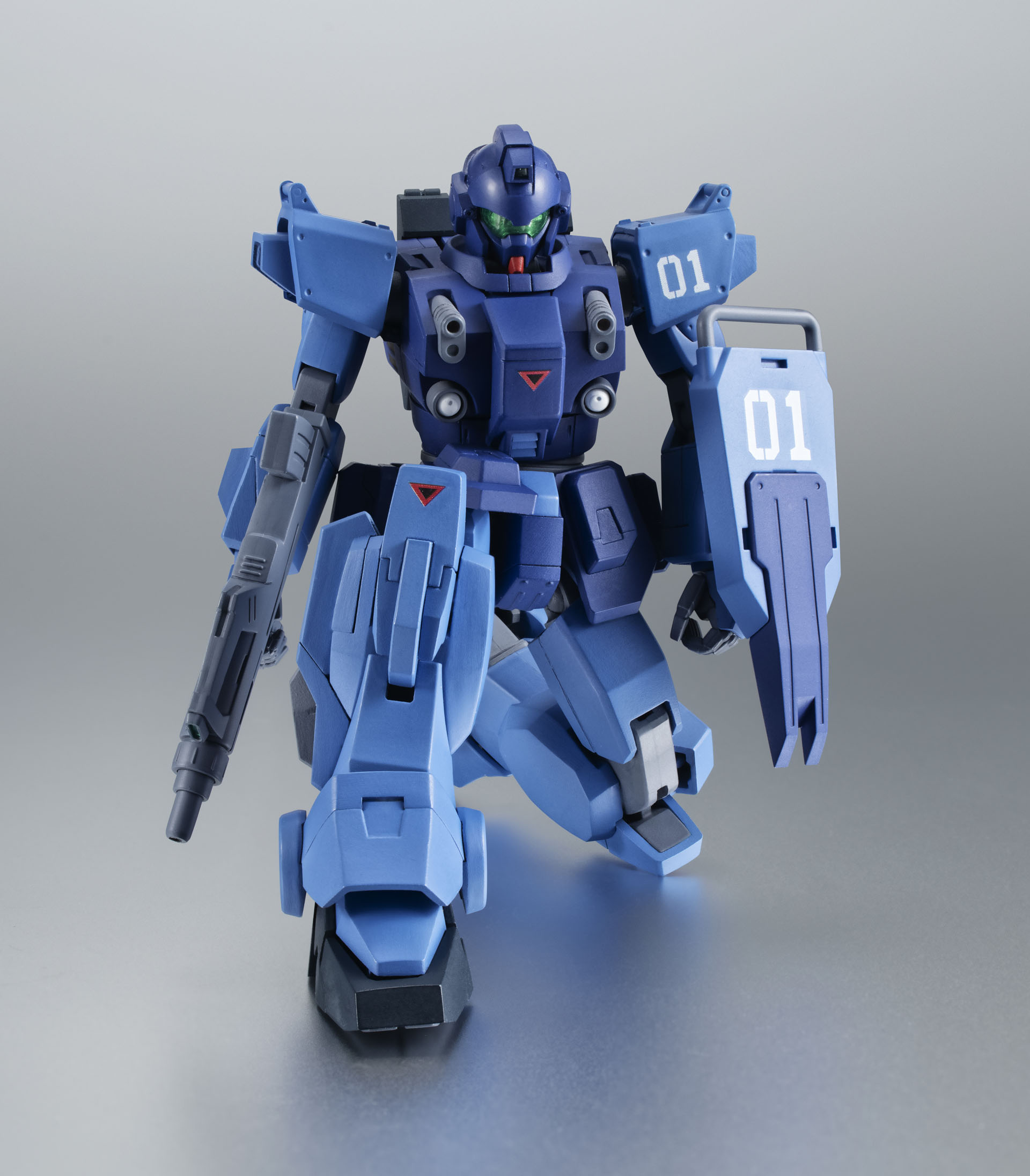 陸戦型ジムの構造を流用しつつ、異なるシルエットを実現