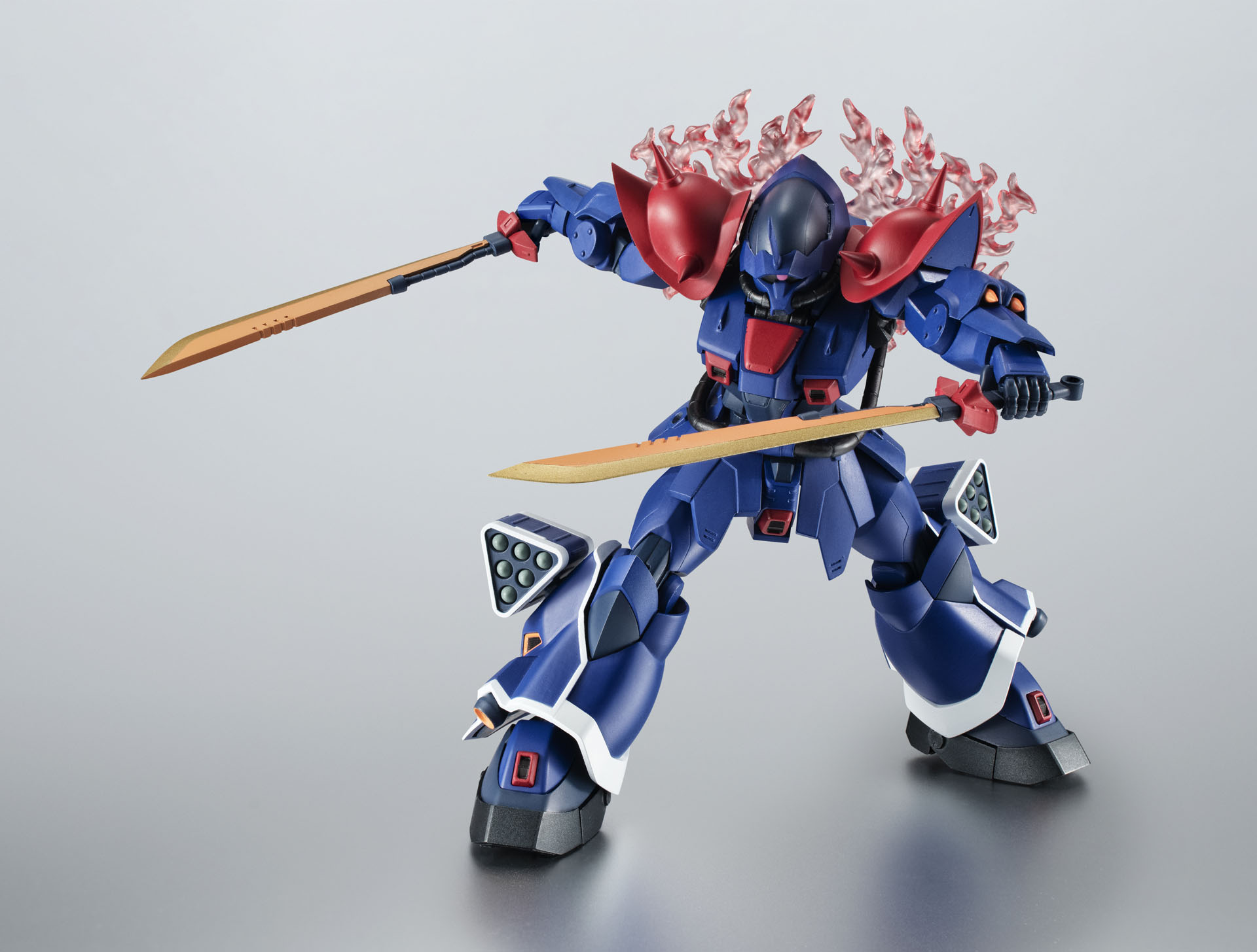 外連味のあるポージングをEXAMエフェクトが盛り上げる