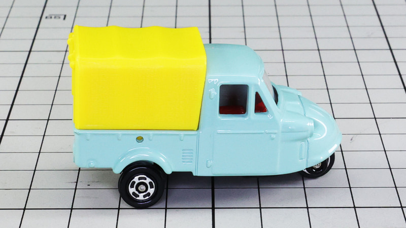 リア：幌の後ろ側は巻き上げられています