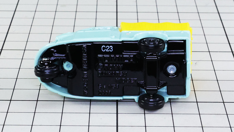 底面：歴代名車コレクションではクロームメッキがメインですが、こちらはブラックでした