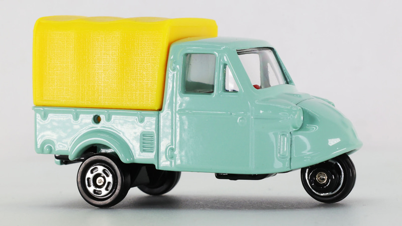 “三輪車”という今となっては特異なクルマを再現しています