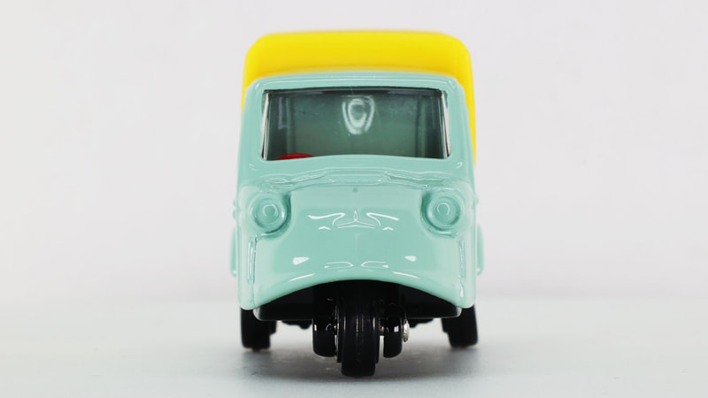 フロントを支える一輪のスポークが太いことがわかります