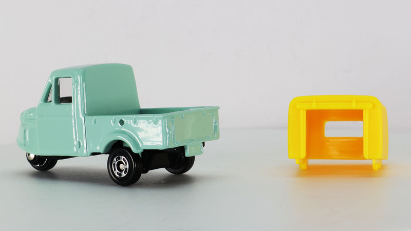 幌を取り外すと現代の軽トラに通ずるデザインが見えてきます