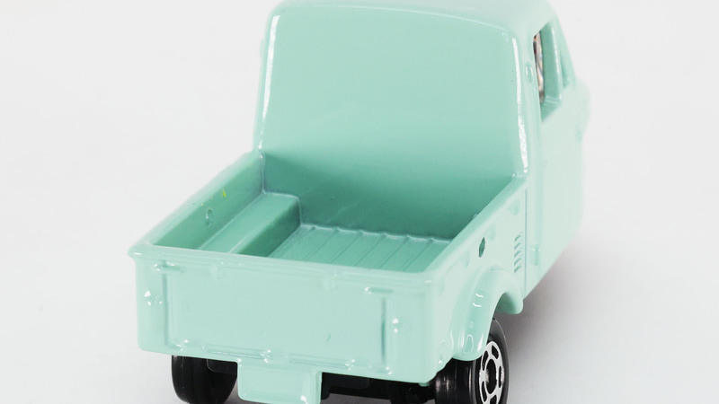 この荷台に乗ってみたくなります