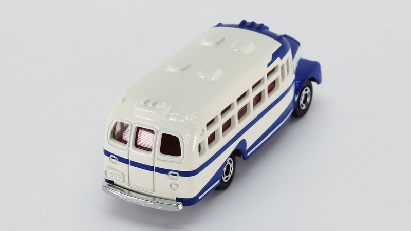 ホイールはトミカ標準のものです