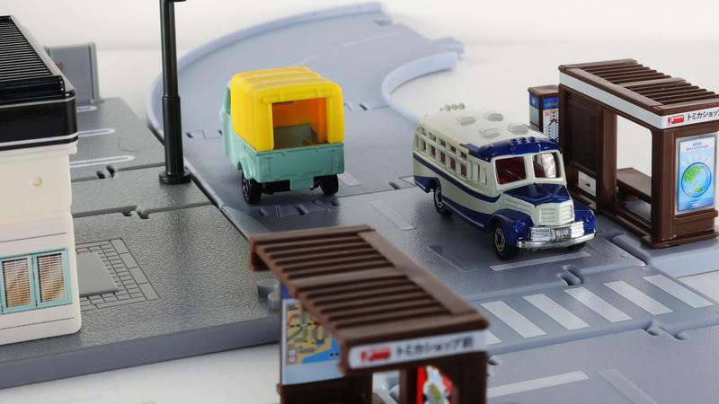 バスはバス停が似合いますね！