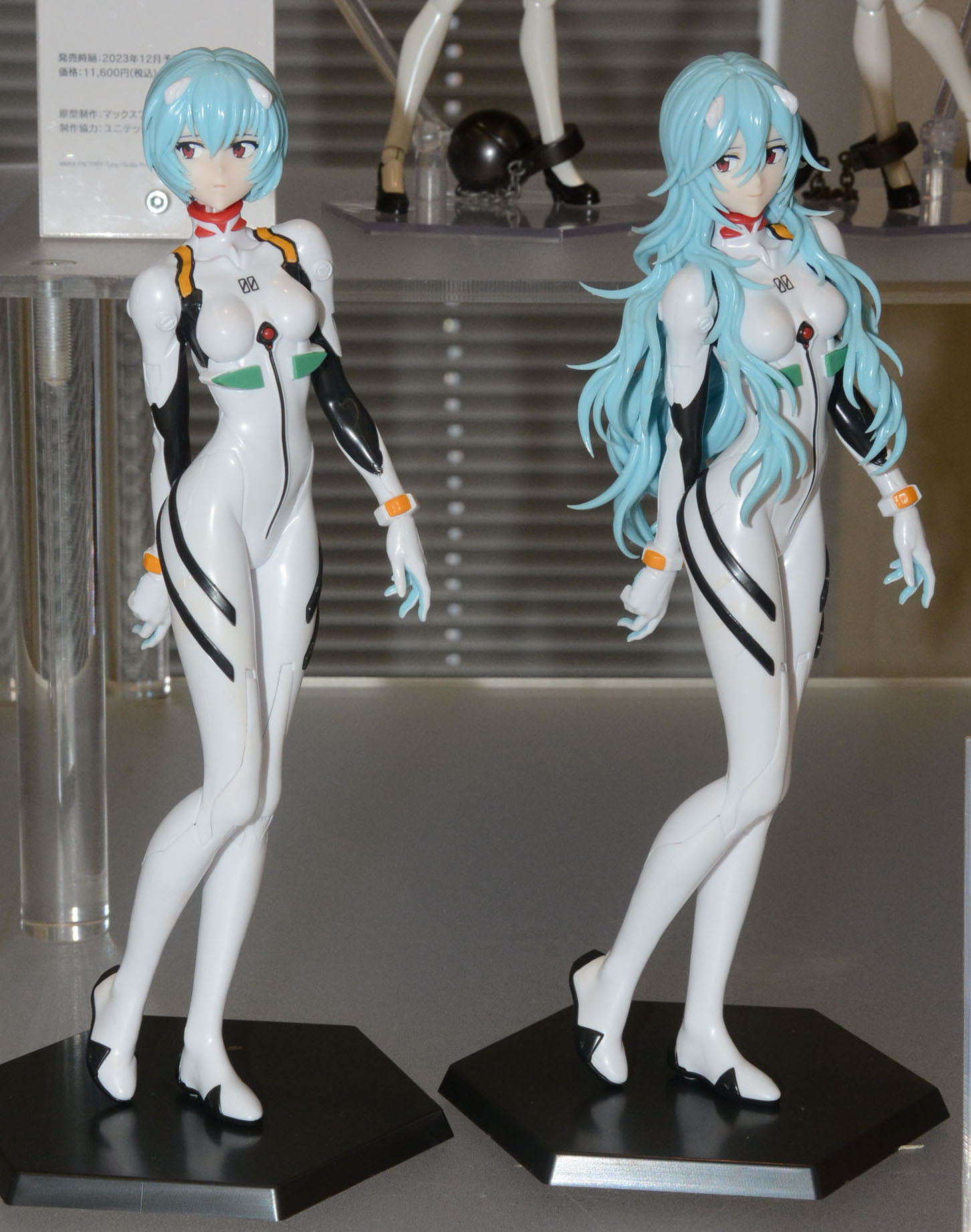 「PLAMAX 綾波レイ」。ショートカットと、長髪バージョンが発売される。発売日、価格未定。