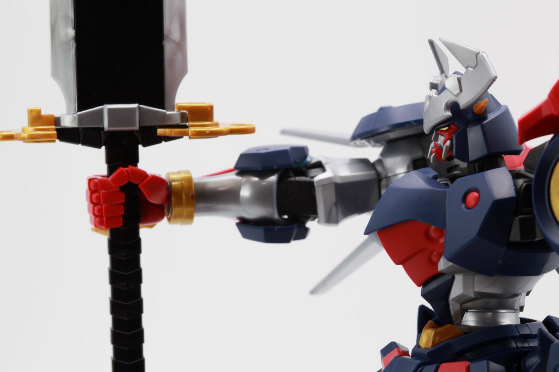 アニメ「スーパーロボット大戦OG -ジ・インスペクター」での名台詞シーン“我が斬艦刀に断てぬものなし”が浮かんできそうだ