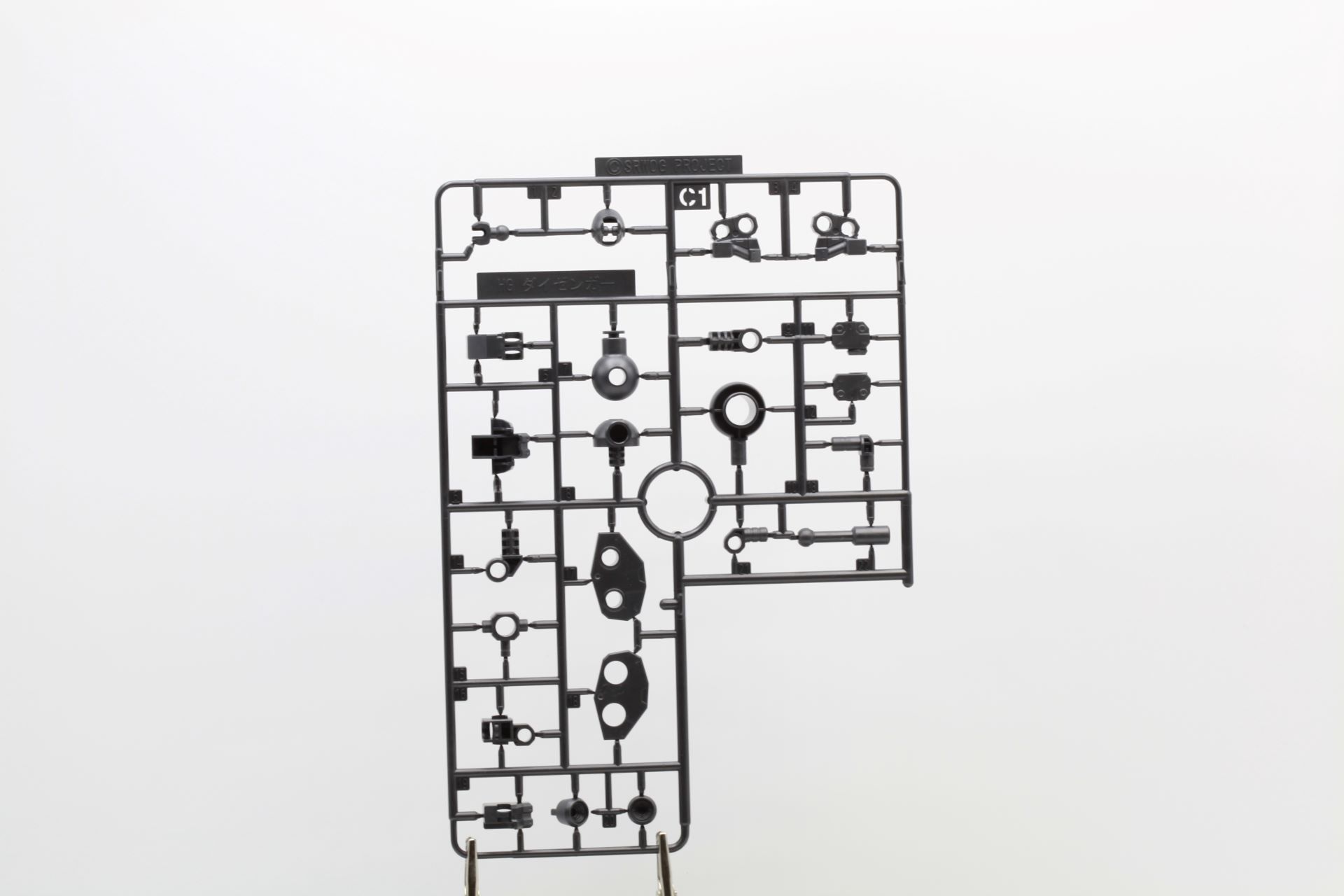 各関節部分を組み合わせるパーツで構成されたCランナー