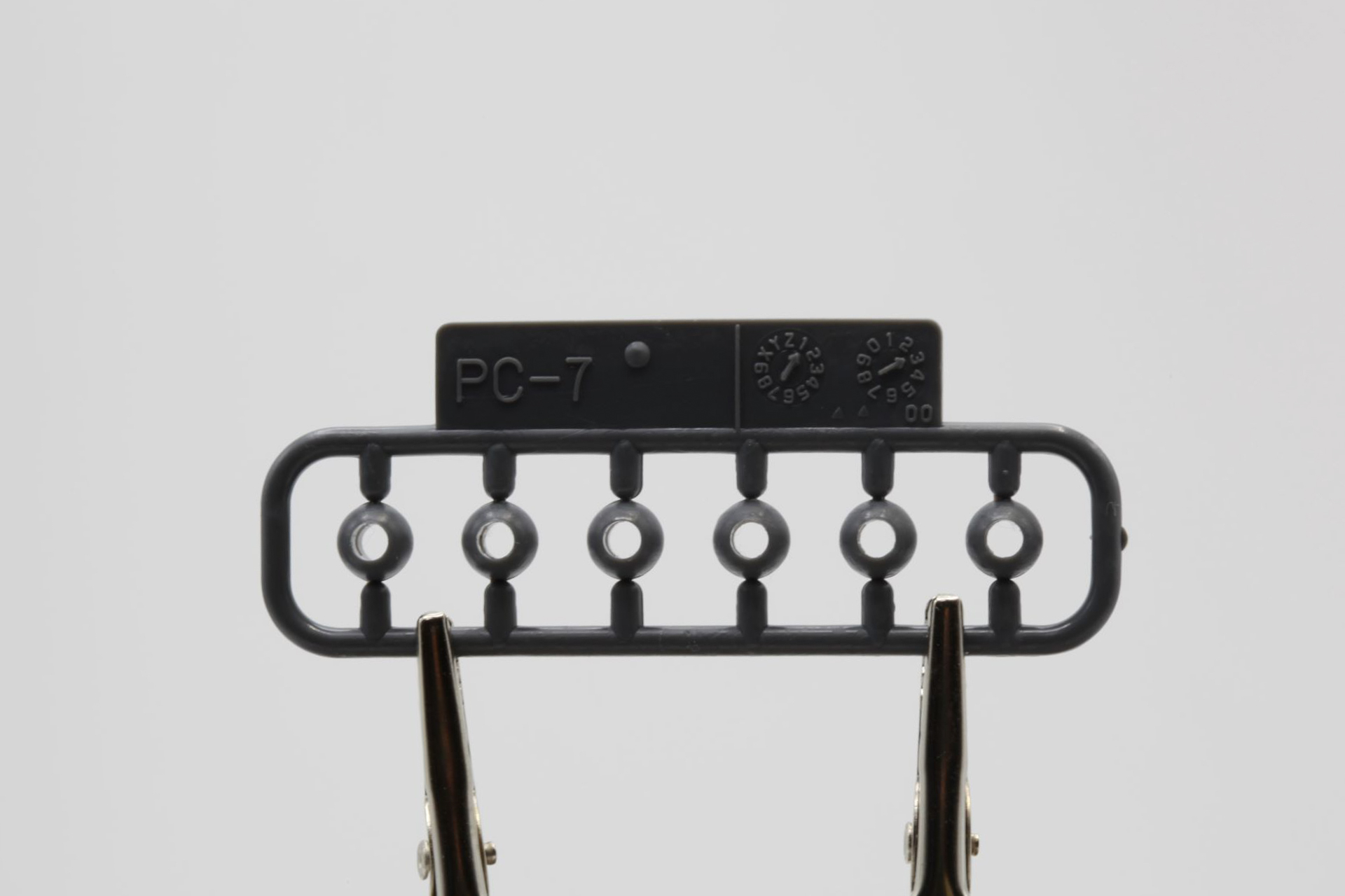 一部パーツを連結させるための球体パーツ