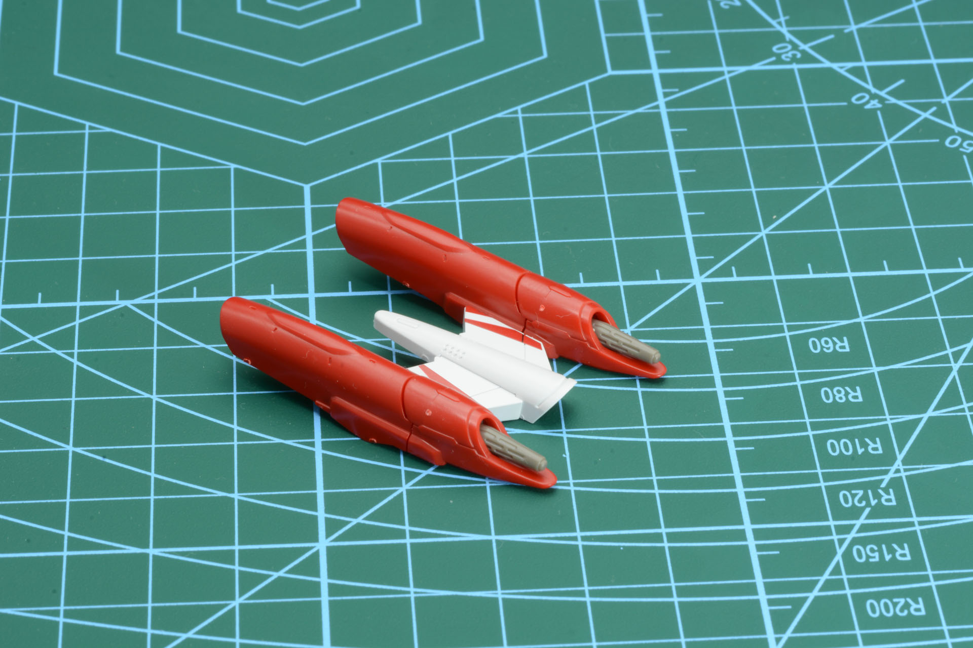 ビーム砲を伸張すると大きくシルエットが変わる