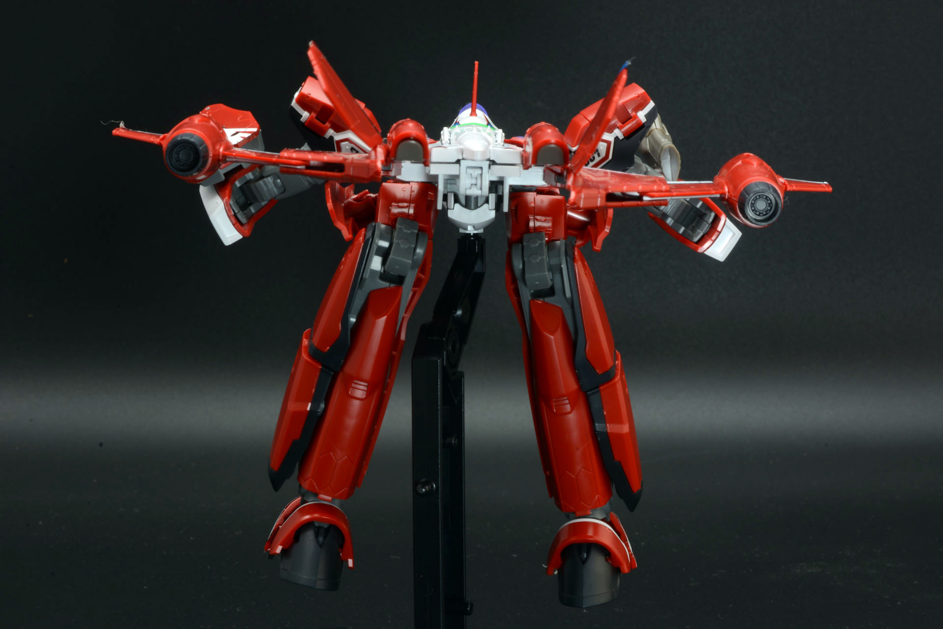 背中パーツを変形、翼を拡げる