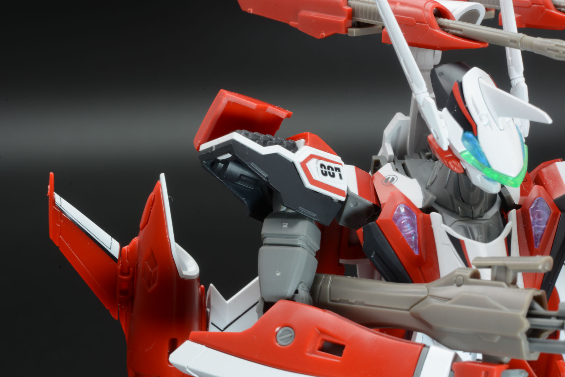 肩と足、ミサイルポッド展開