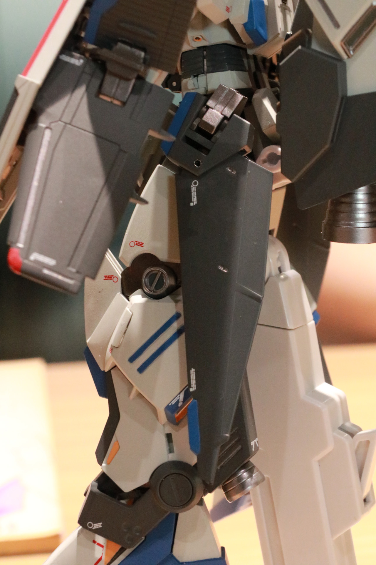 サイドアーマーはかなり長い