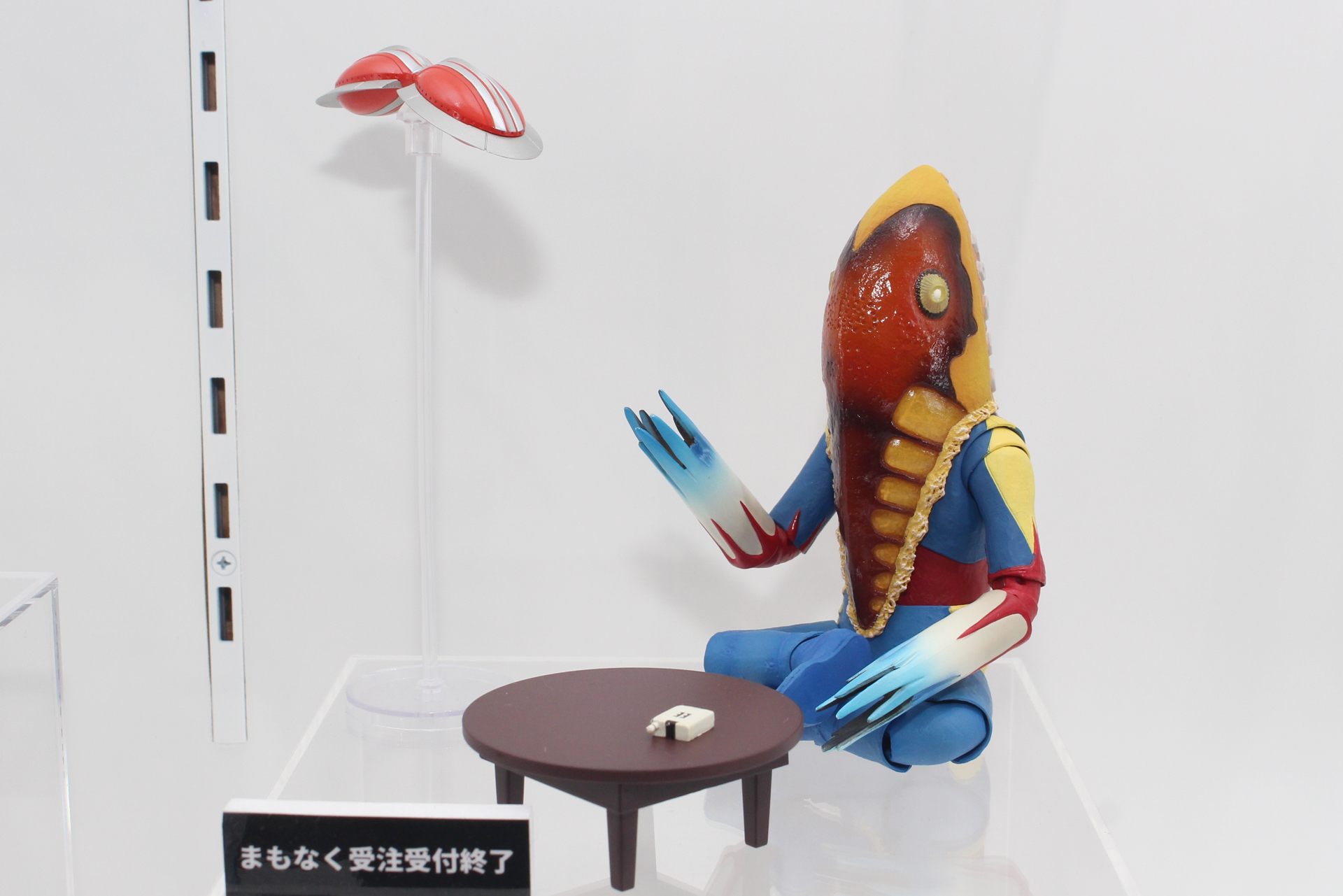 「S.H.Figuarts メトロン星人 狙われた街Ver.」。12月発売予定。価格は8,800円（税込）。プレミアムバンダイ販売商品