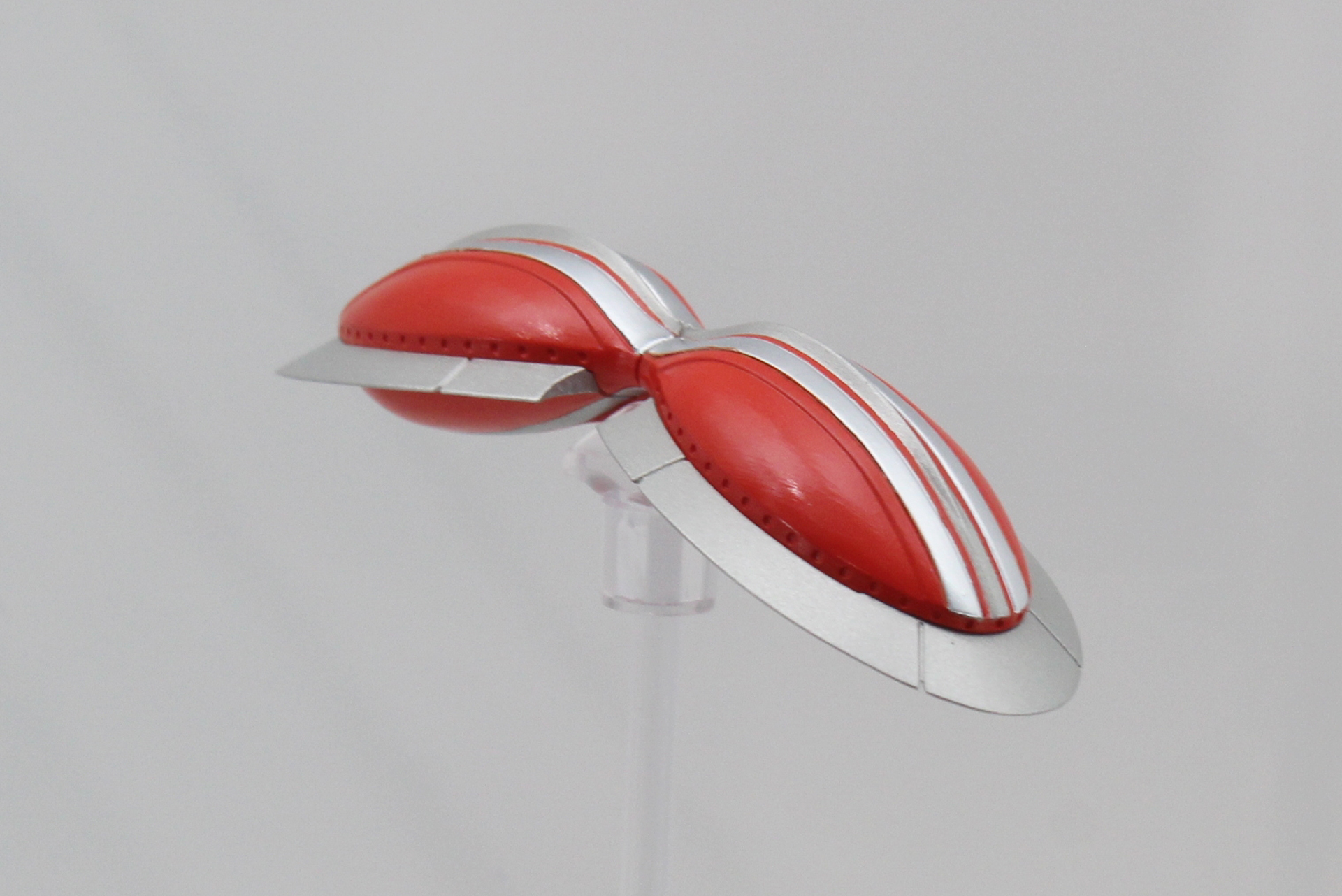 特徴的な形をしたメトロン星人の円盤。今回新規造形されたものだ