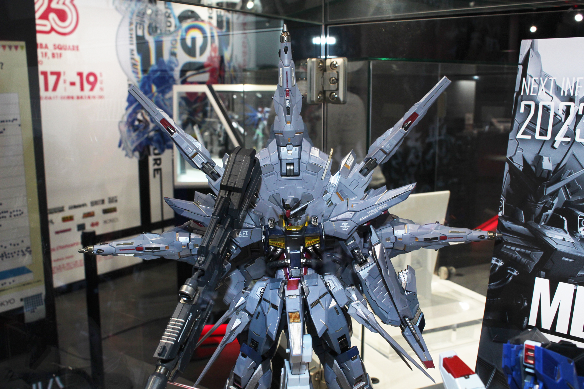 どこから眺めても存在感が凄いドラグーンシステム