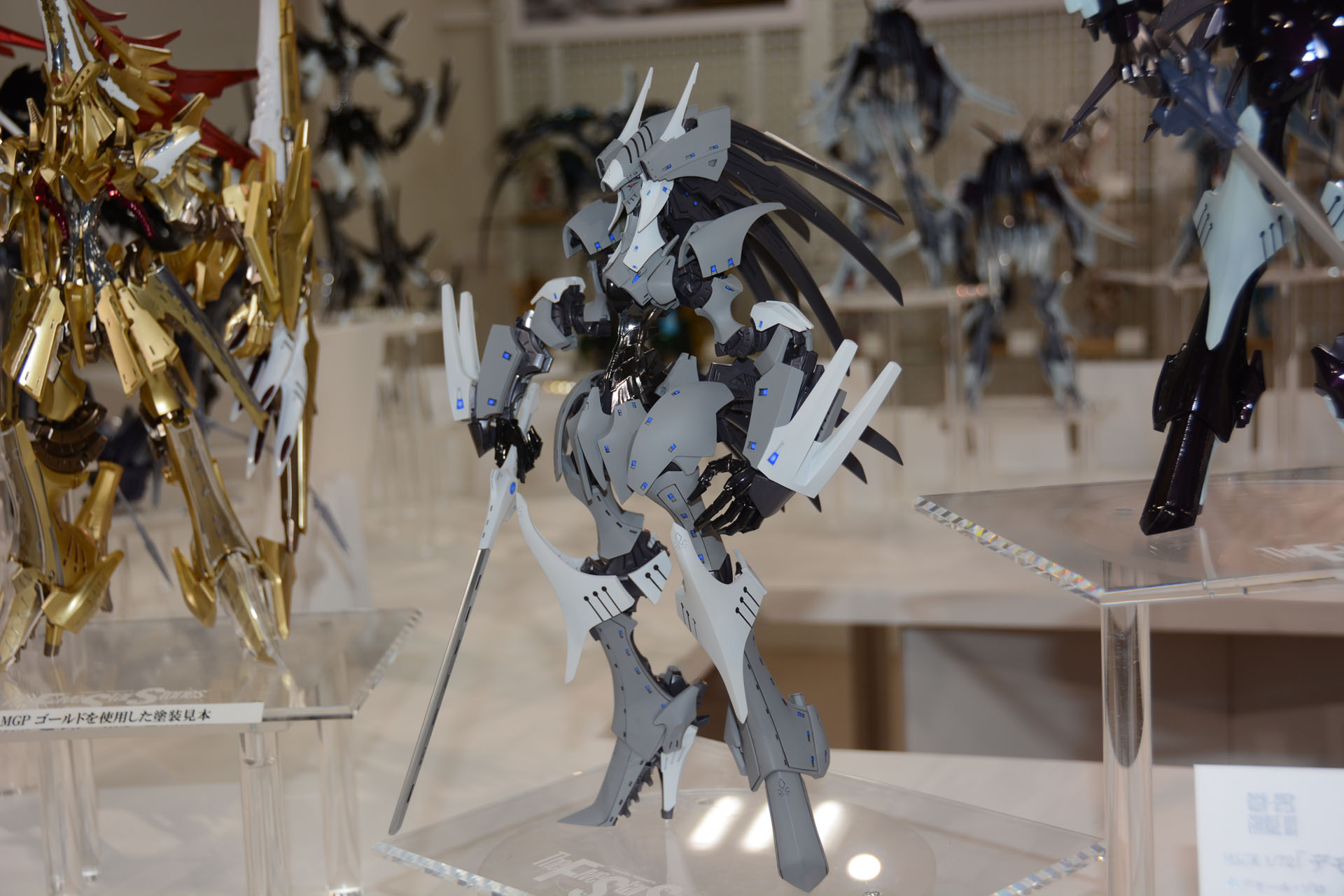こちらが「HSGK 1/72 デモール」。原作登場時をイメージし塗装の質感を大きく変えての見本