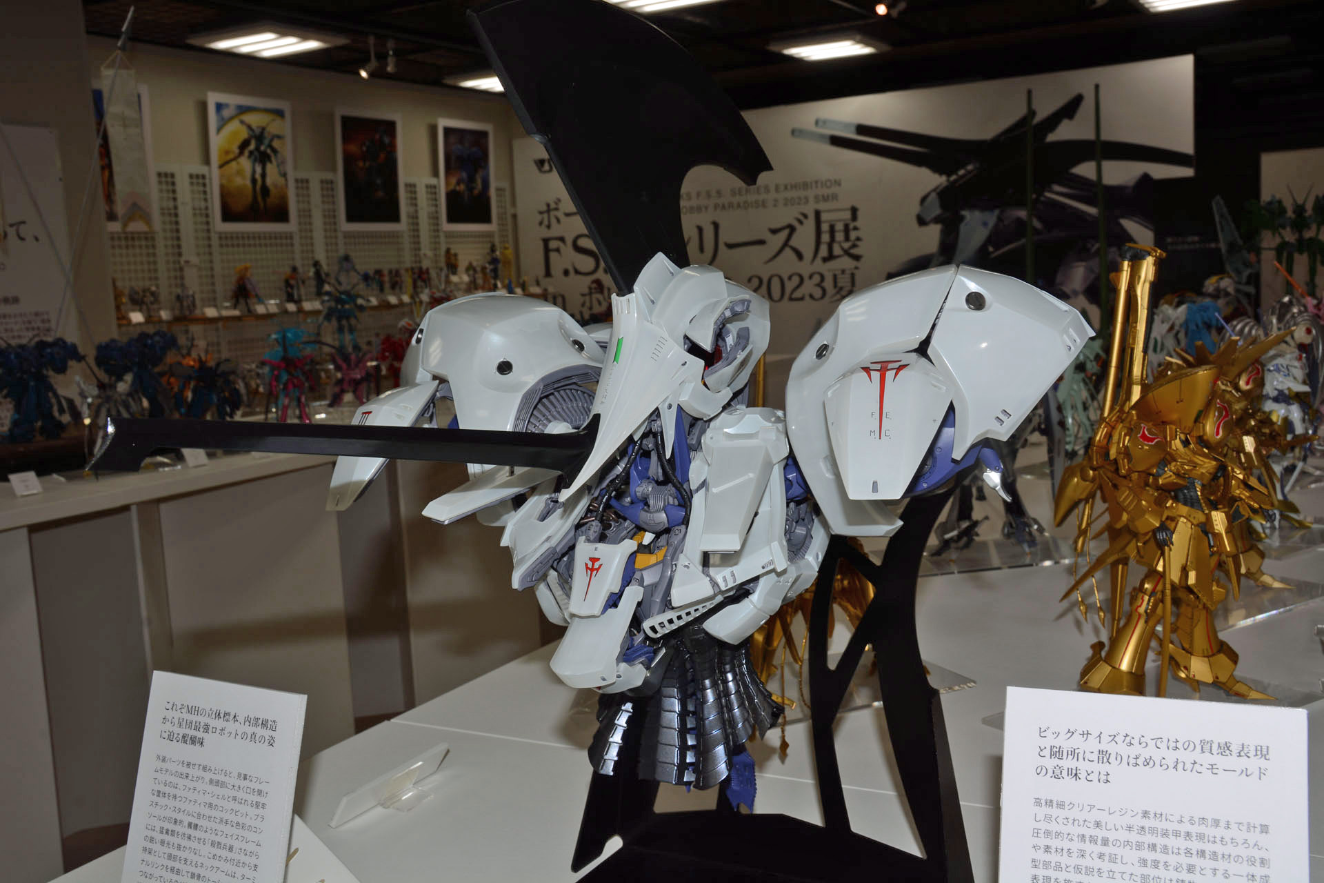 以前販売された胸像ガレージキットの再版。全高約700mm、横幅約550mmの大迫力