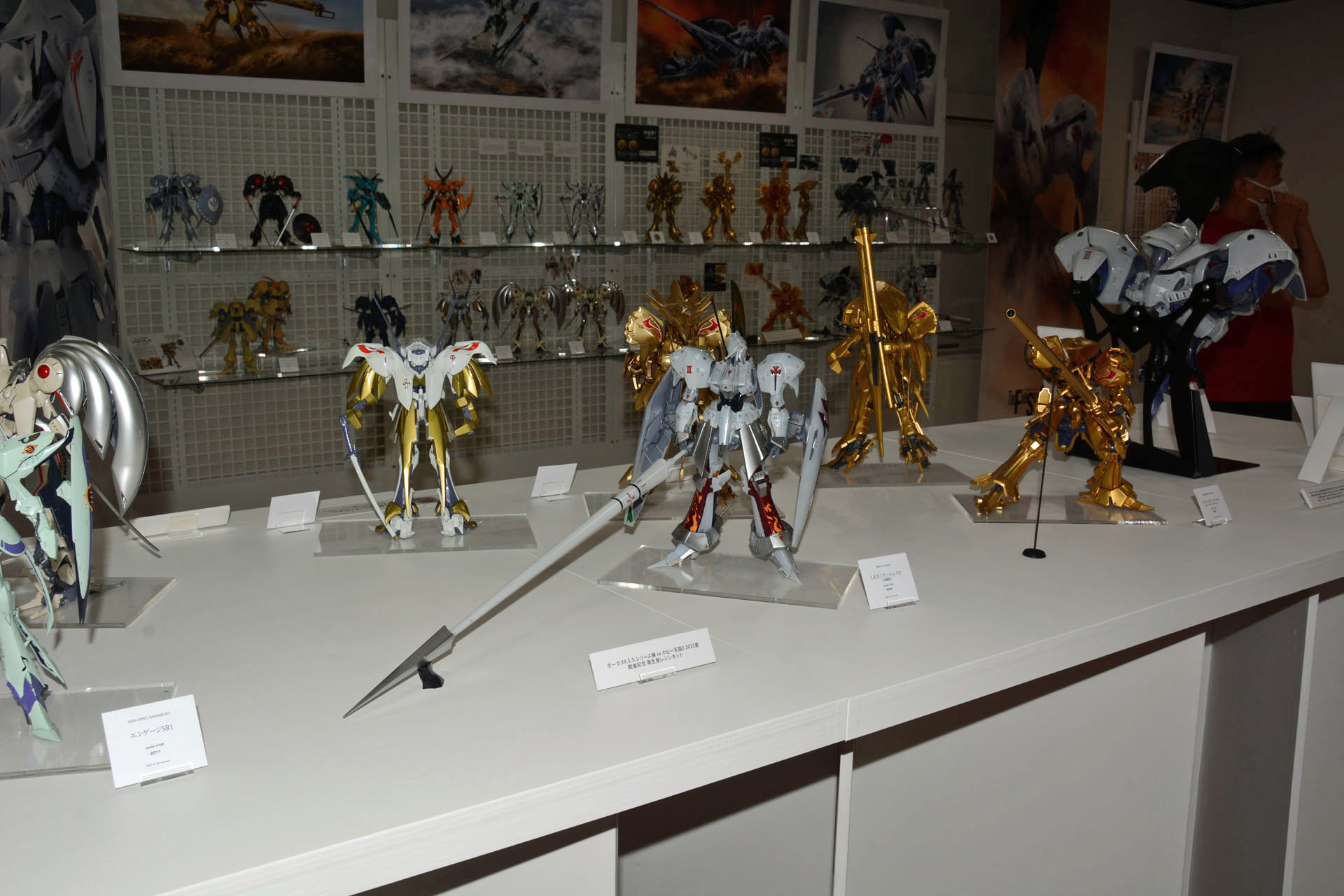 キャラクターのガレージキットの展示も