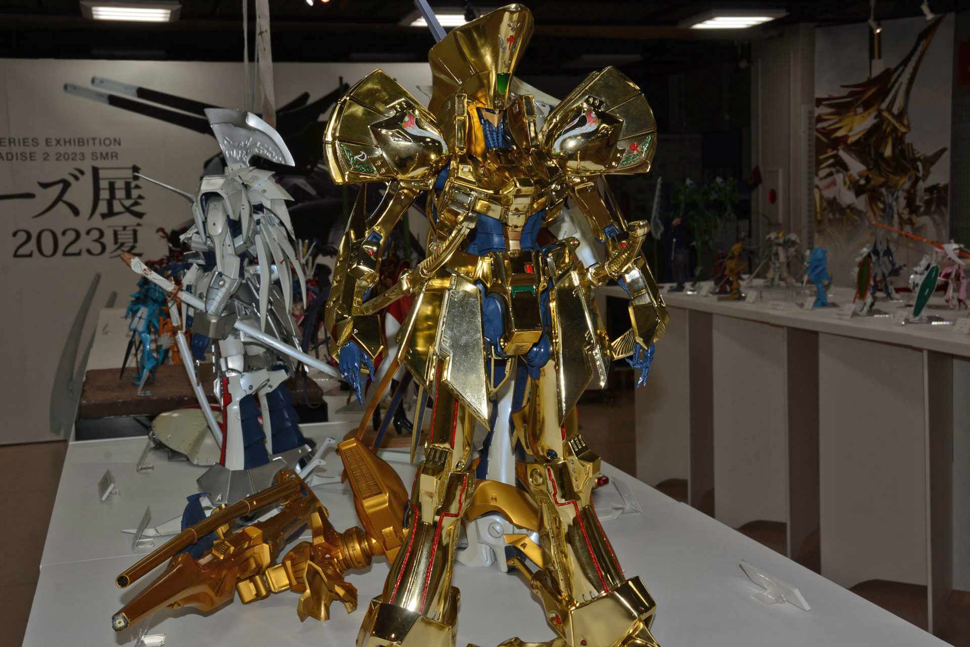 キャラクターのガレージキットの展示も