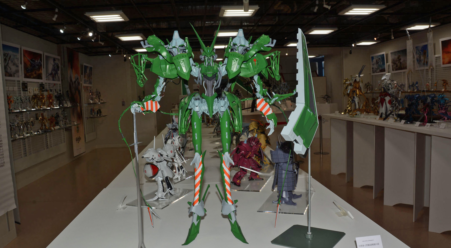 キャラクターのガレージキットの展示も