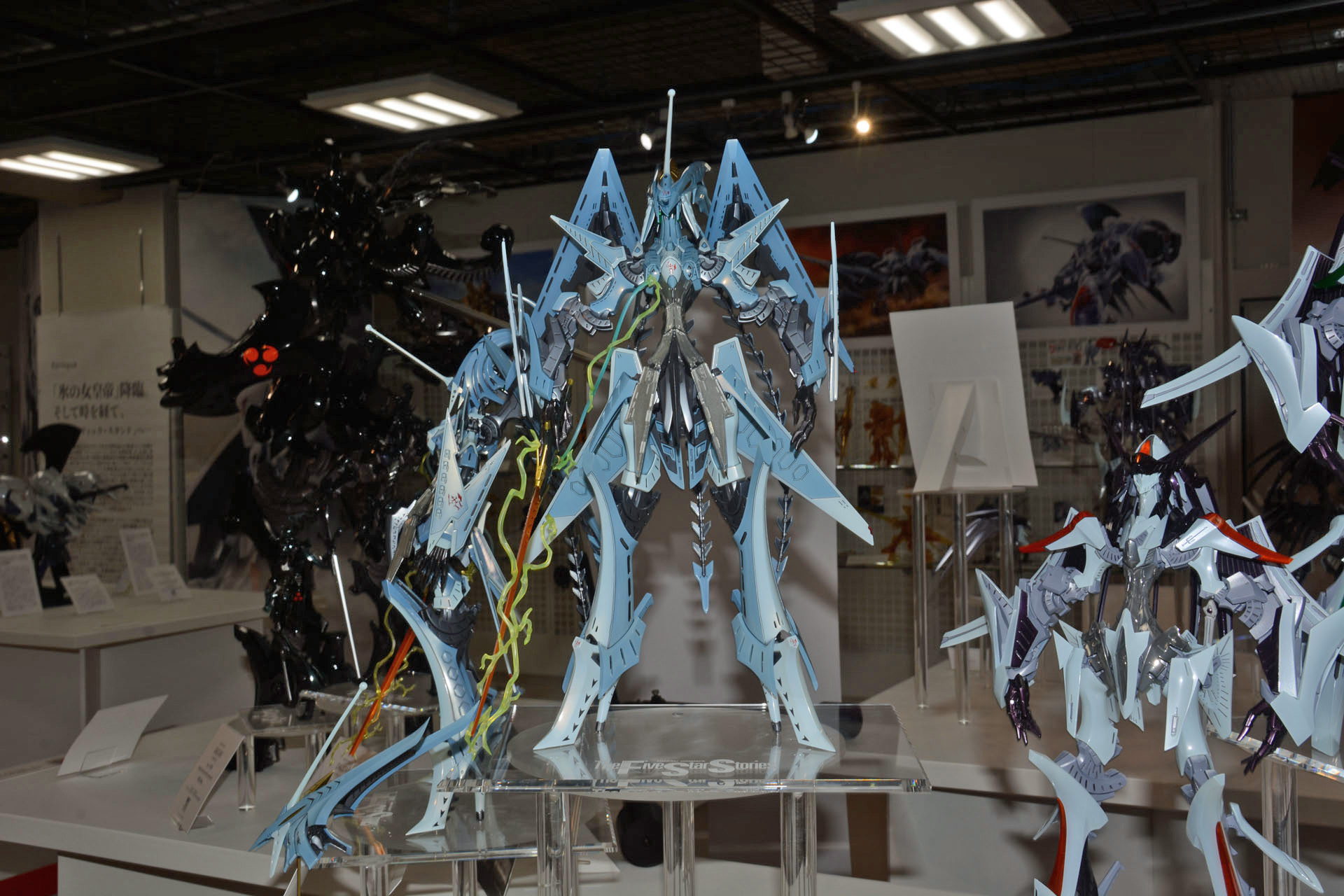 キャラクターのガレージキットの展示も