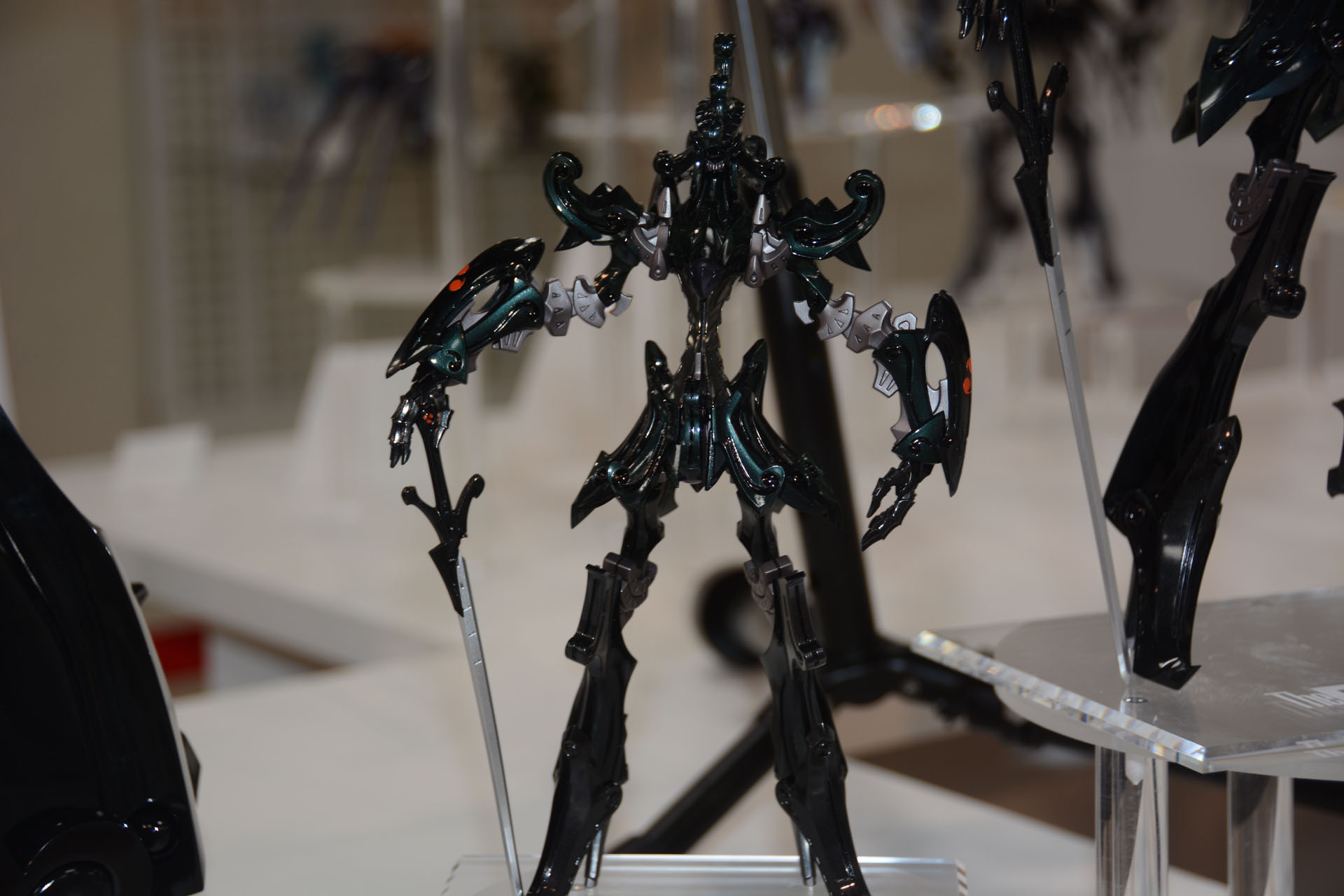 こちらも会場で販売されている「HSGK 1/100 ダッカス・ザ・ブラックナイト」。価格は26,400円。サイズに合わせたアレンジが加えられている上に、プラモデル化を視野に入れた設計も盛り込まれている