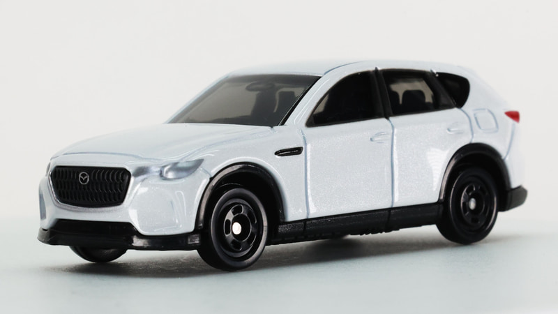 フロントライトはシルバーの塗装で表現