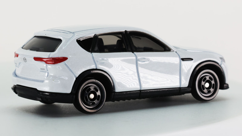 リアコンビランプはレッドの塗装となっています