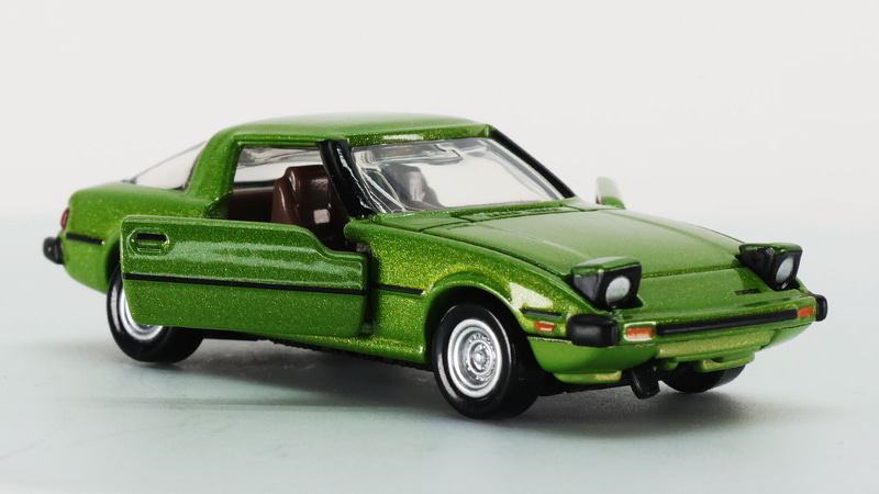 アクションはドアとリトラクタブルライトの開閉！