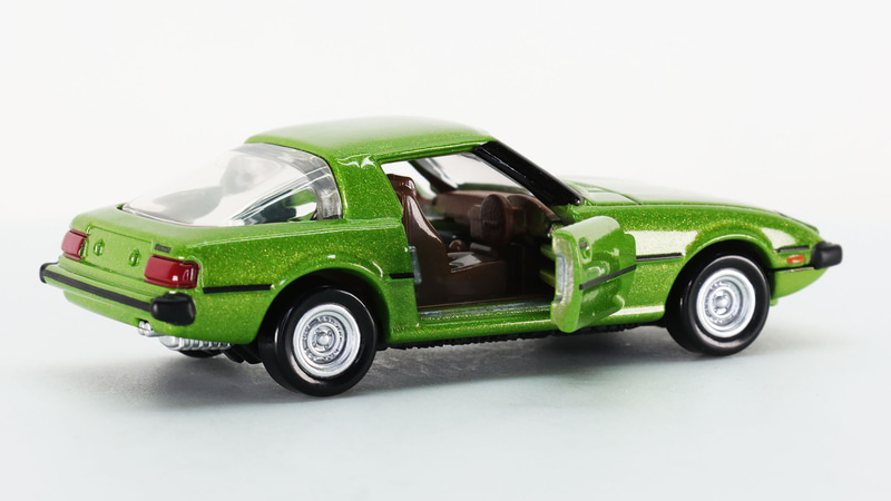 ドライバーシートとインパネ回りも細かいディテーリングがされています