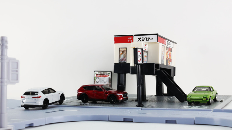 孫のお祝いをお寿司屋さんで！おじいちゃんが愛車のRX-7でやってきた