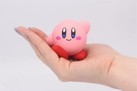 星のカービィ Wii デラックス」より4色のカービィのソフビガチャが9月