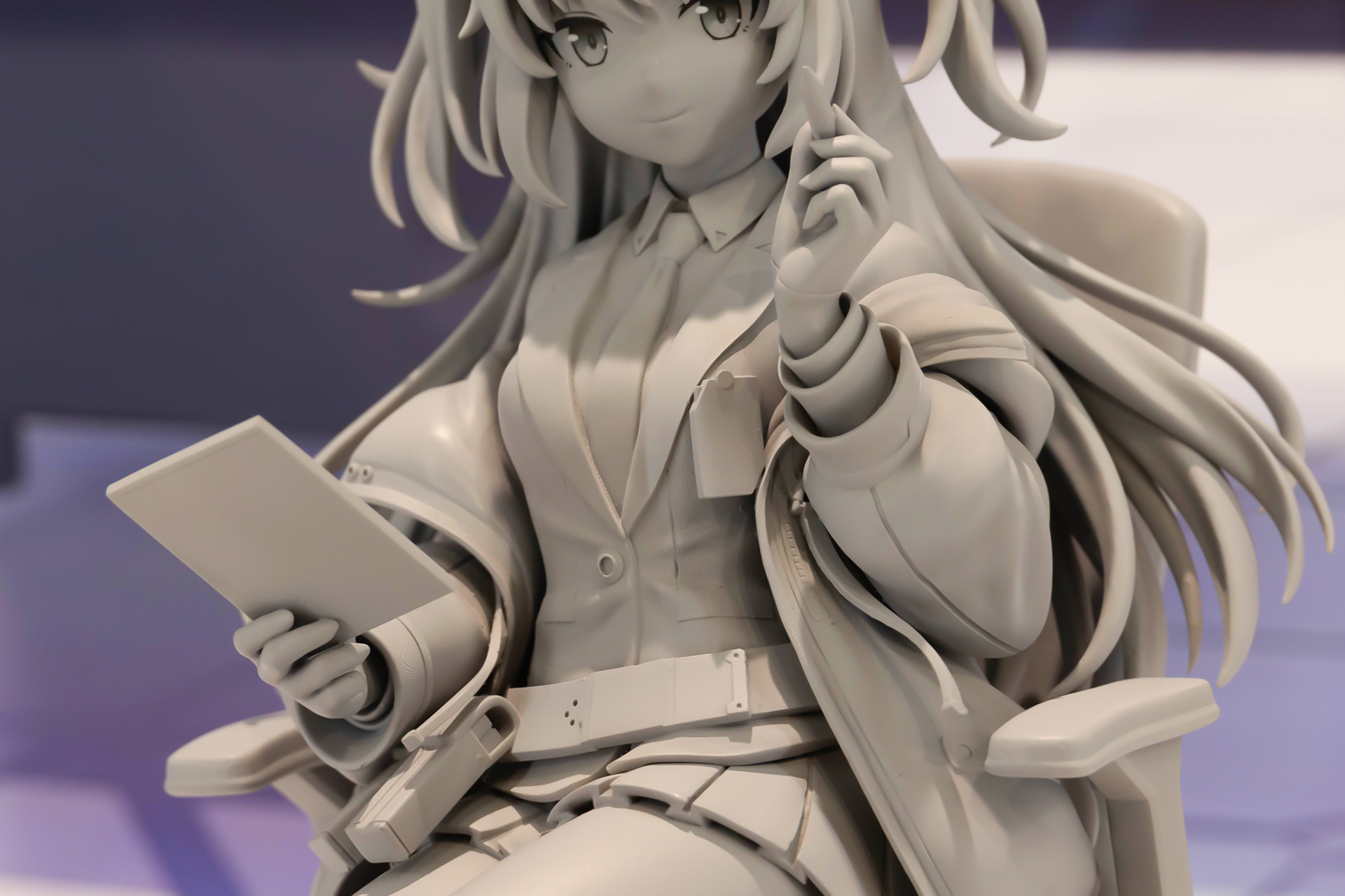 制服や小物類なども作り込まれている