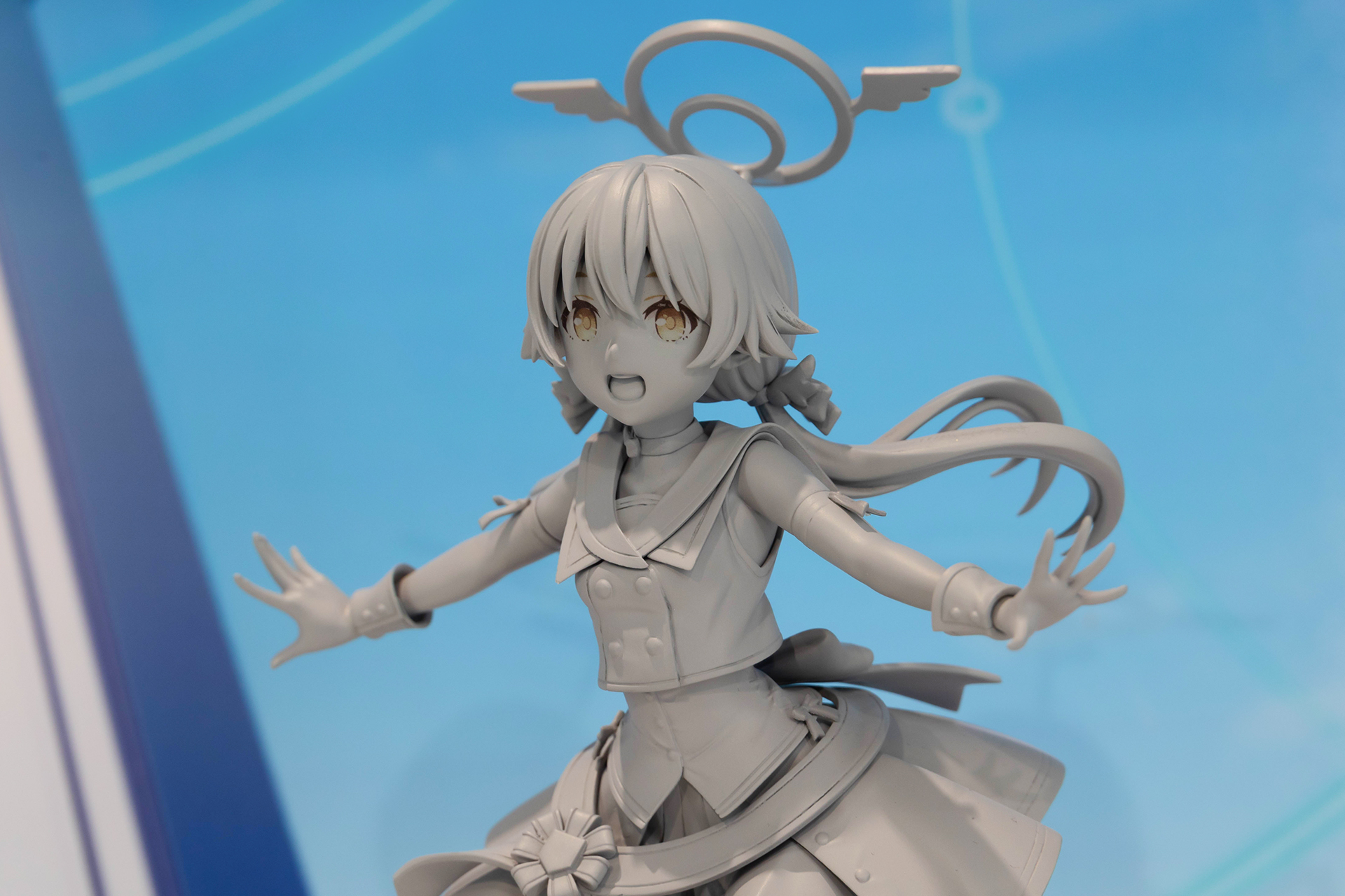 天真爛漫な雰囲気の阿慈谷ヒフミ。背中の鳥は現時点では付けられていないようだ