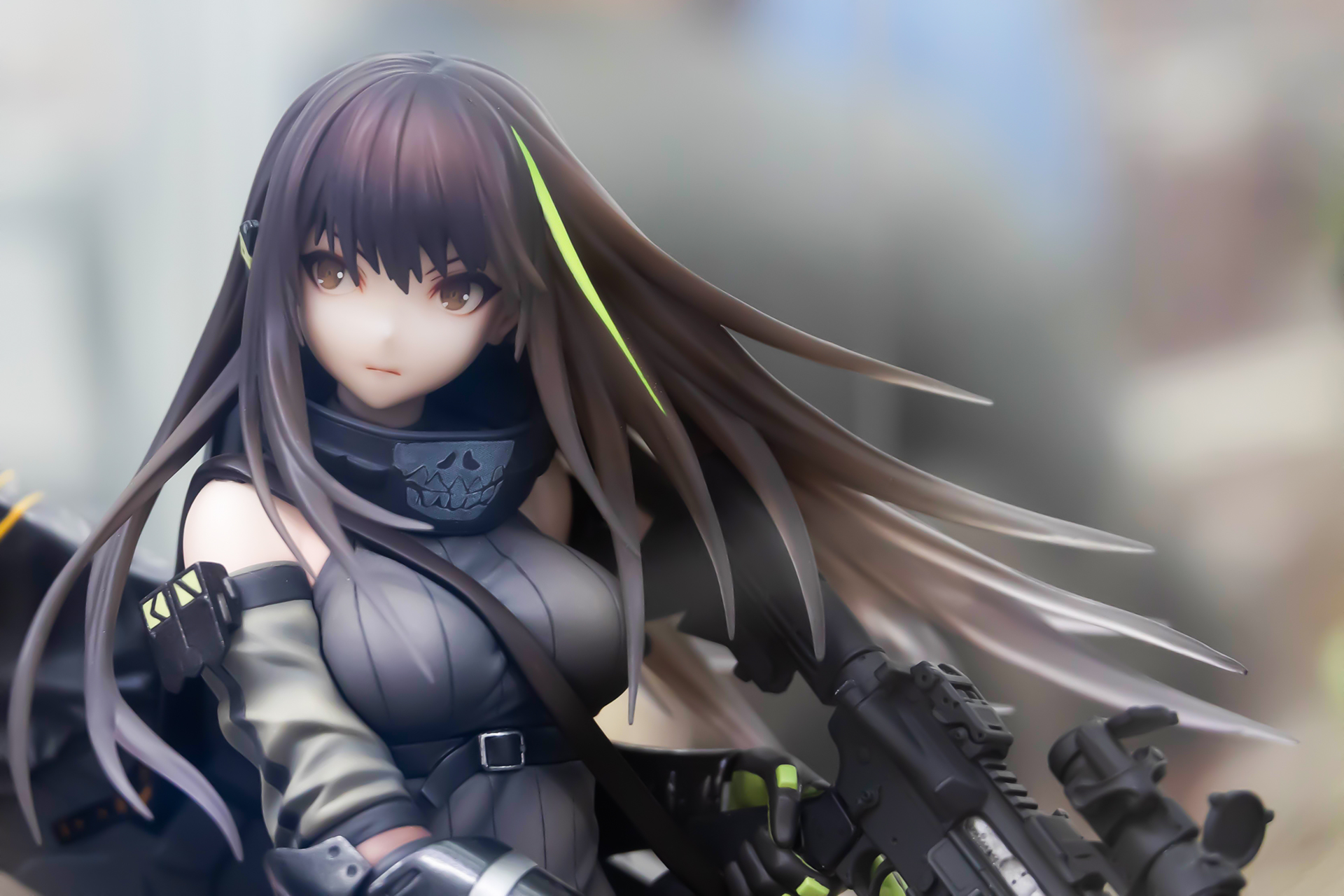 このように、長い髪は毛先にかけて透き通ったように見える