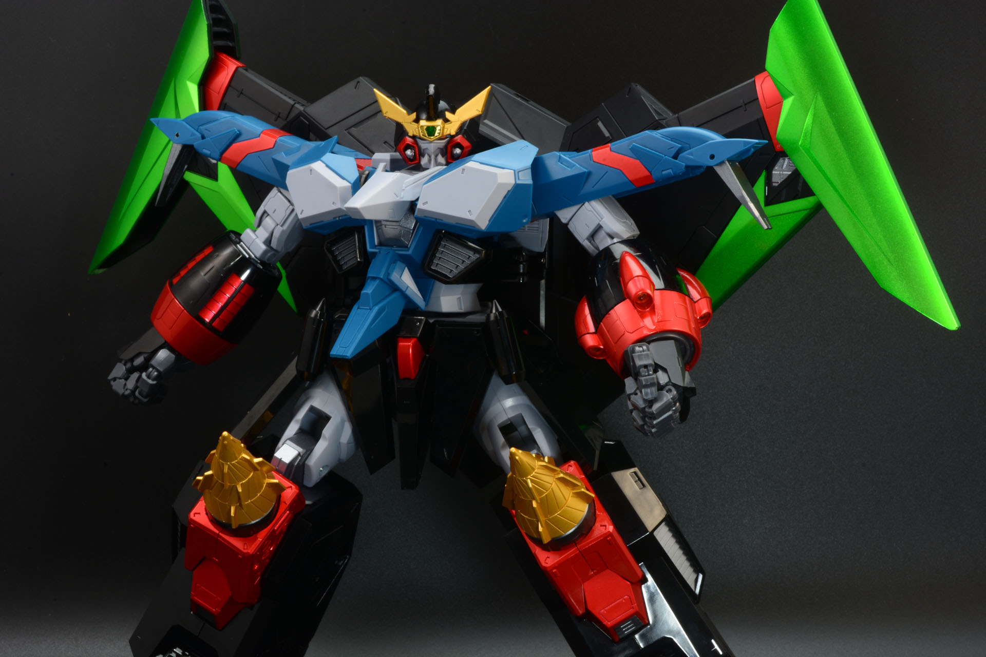 「ファントムガオー」、「ステルスガオーIII」、「ライナーガオーII」、「ドリルガオーII」の4つのメカがファイナルフュージョンし、ガオファイガーとなる。「超合金魂 ガオファイガー」は合体ギミックを満喫できる楽しい商品だ